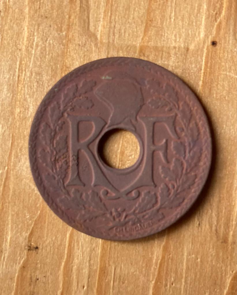 Antieke Franse Indochina 25 Centimes munt met gat, Ophalen of Verzenden