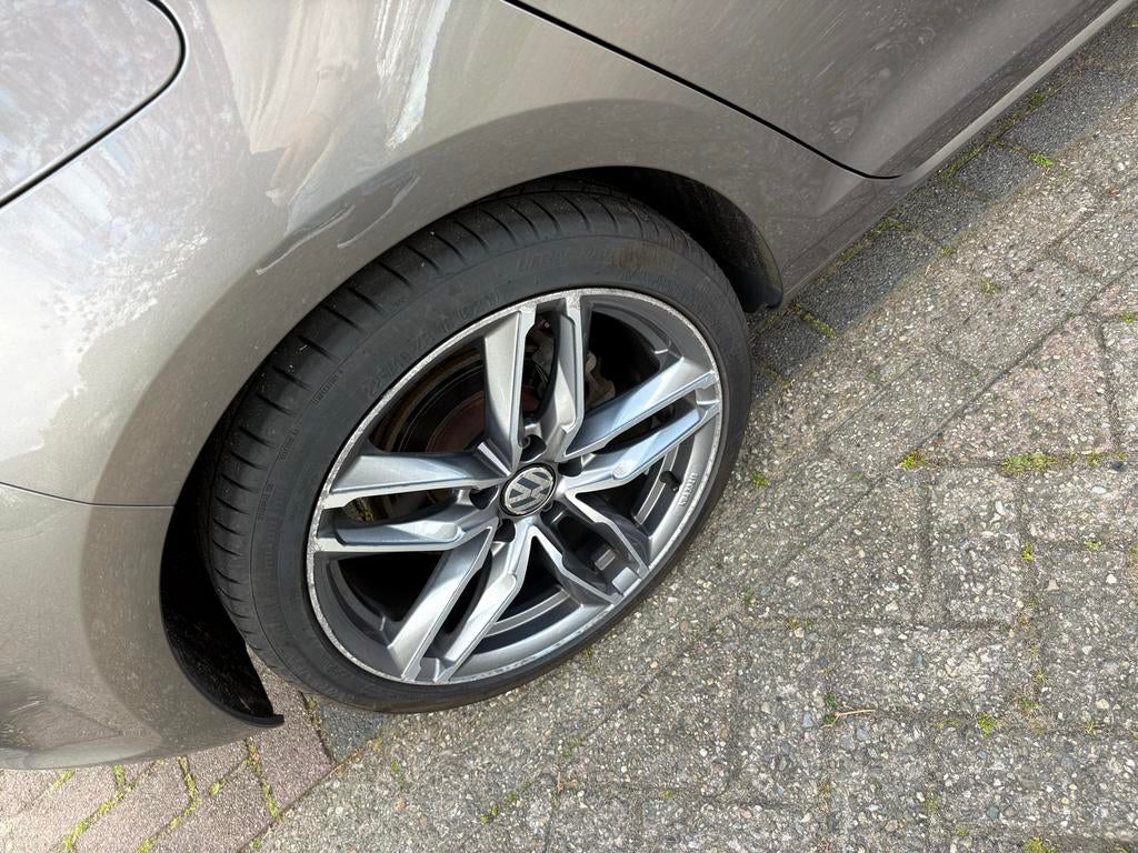 MAM RS3 lichtmetalen velgen met VW naafdop 18 inch, Ophalen, 18 inch, Gebruikt, Banden en Velgen