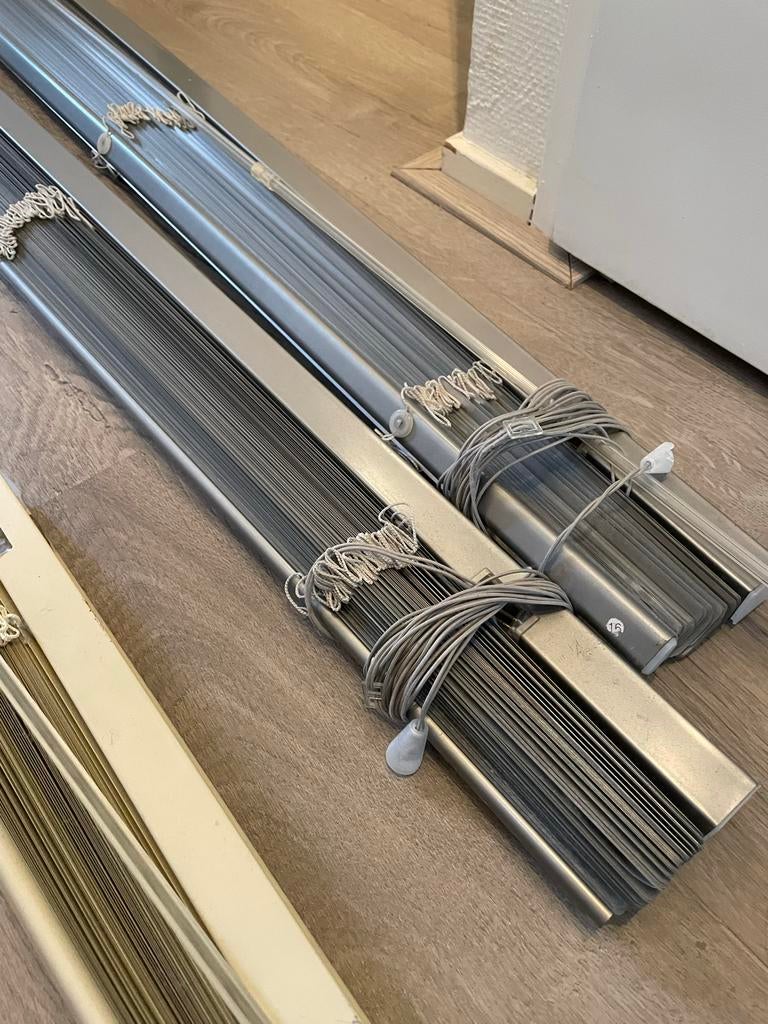 Luxaflex en rolgordijn - Grijs, diverse afmetingen, Ophalen, 100 tot 150 cm, Zo goed als nieuw, Grijs