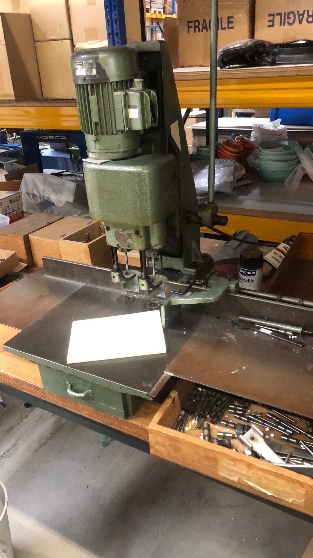 Papierboormachine merk “Hang” met honderden boren tot 10mm, Ophalen of Verzenden