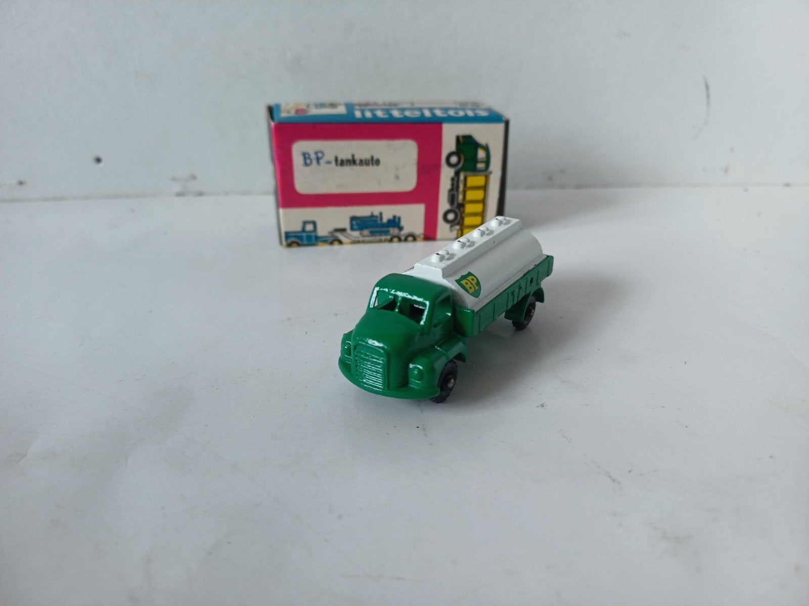 litteltois Hema Budgie BP tankauto, Ophalen of Verzenden