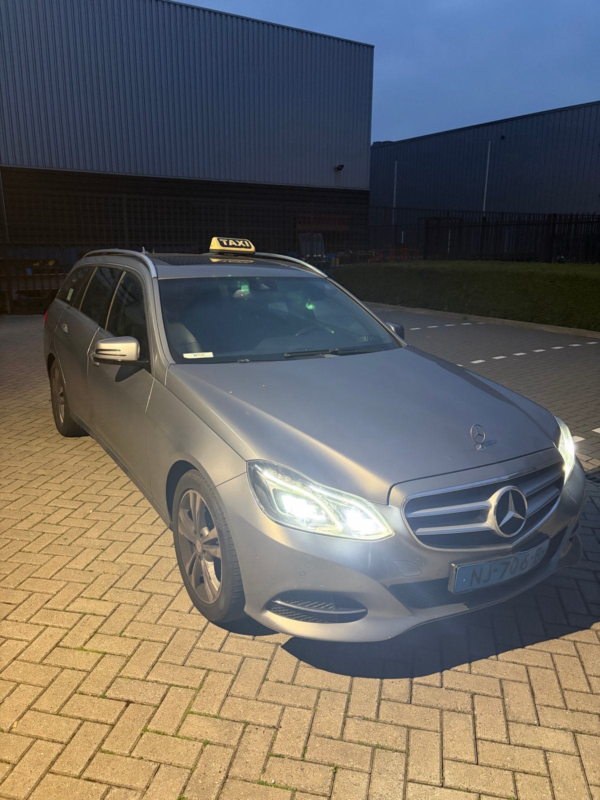 Mercedes-Benz E-Klasse 2.2 CDI E200 Estate AUT 2014 Grijs, Auto's, Automaat, Stationwagon, Diesel, Particulier