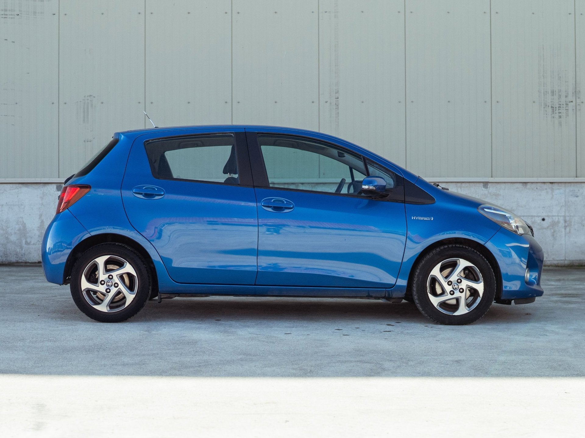 Toyota Yaris 1.5 Hybrid Aspiration, Stof, Gebruikt, Zwart, Blauw