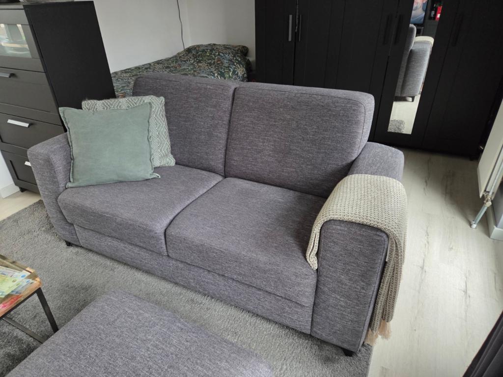 Grijze tweepersoonsbank met hocker - Pronto Wonen, Ophalen, 150 tot 200 cm, Tweepersoons, 75 tot 100 cm