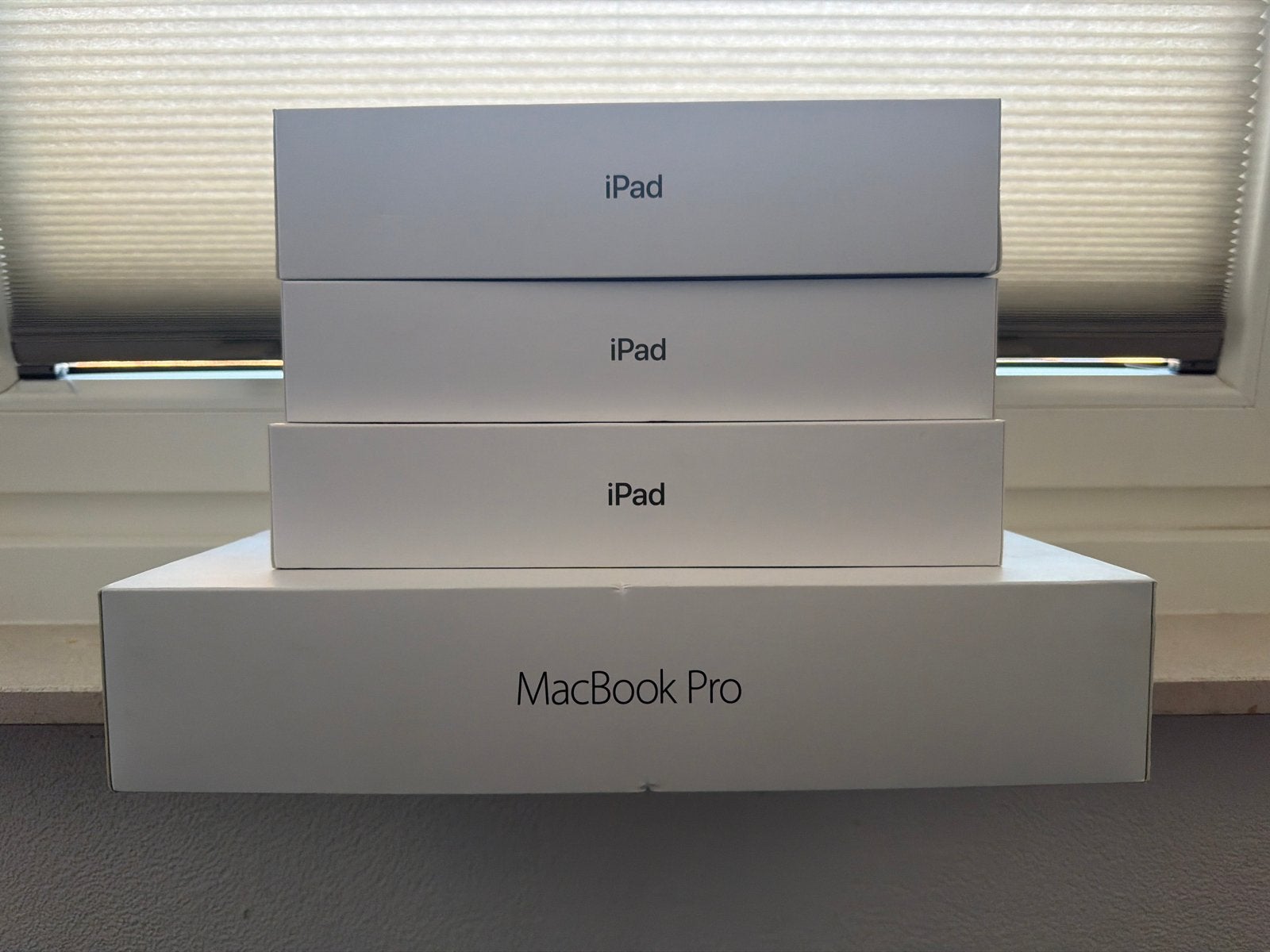 3 iPad en 1 MacBook Pro lege dozen, Spelcomputers en Games, Ophalen of Verzenden, Gebruikt