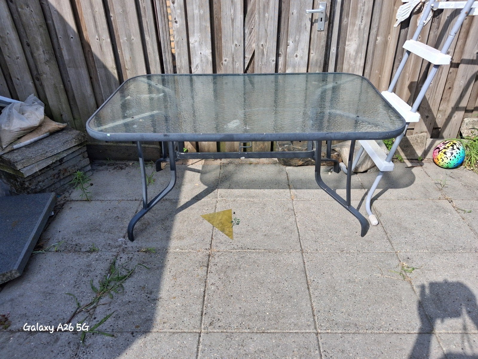 Glazen tuintafel met metalen onderstel, Ophalen, Gebruikt, Rechthoekig, Metaal