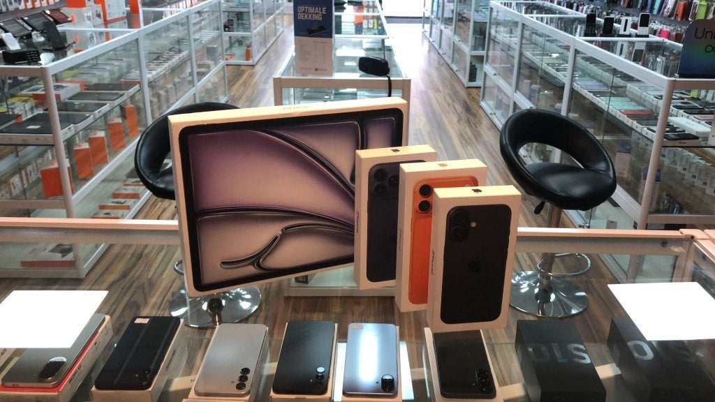 iphone 17e  - iphone 17  - iphone 16 pro - iphone 15 pro, Ophalen of Verzenden, Zo goed als nieuw, Overige typen