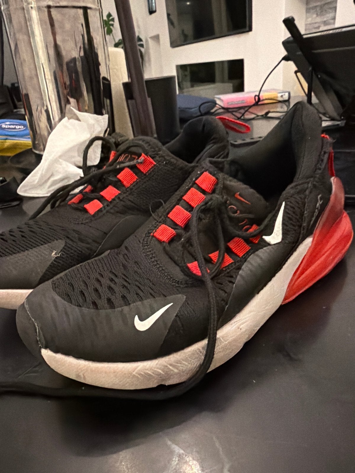 Nike Air Max 270 - Zwart/Rood, Ophalen of Verzenden, Gedragen, Zwart, Sneakers of Gympen
