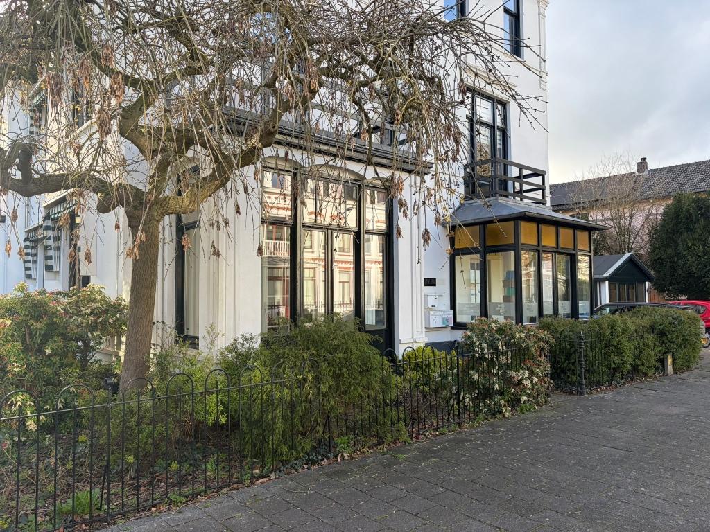 Kantoorruimte te huur in prachtige kantoorvilla in Hilversum, Zakelijke goederen, 20 m², Huur, Kantoorruimte