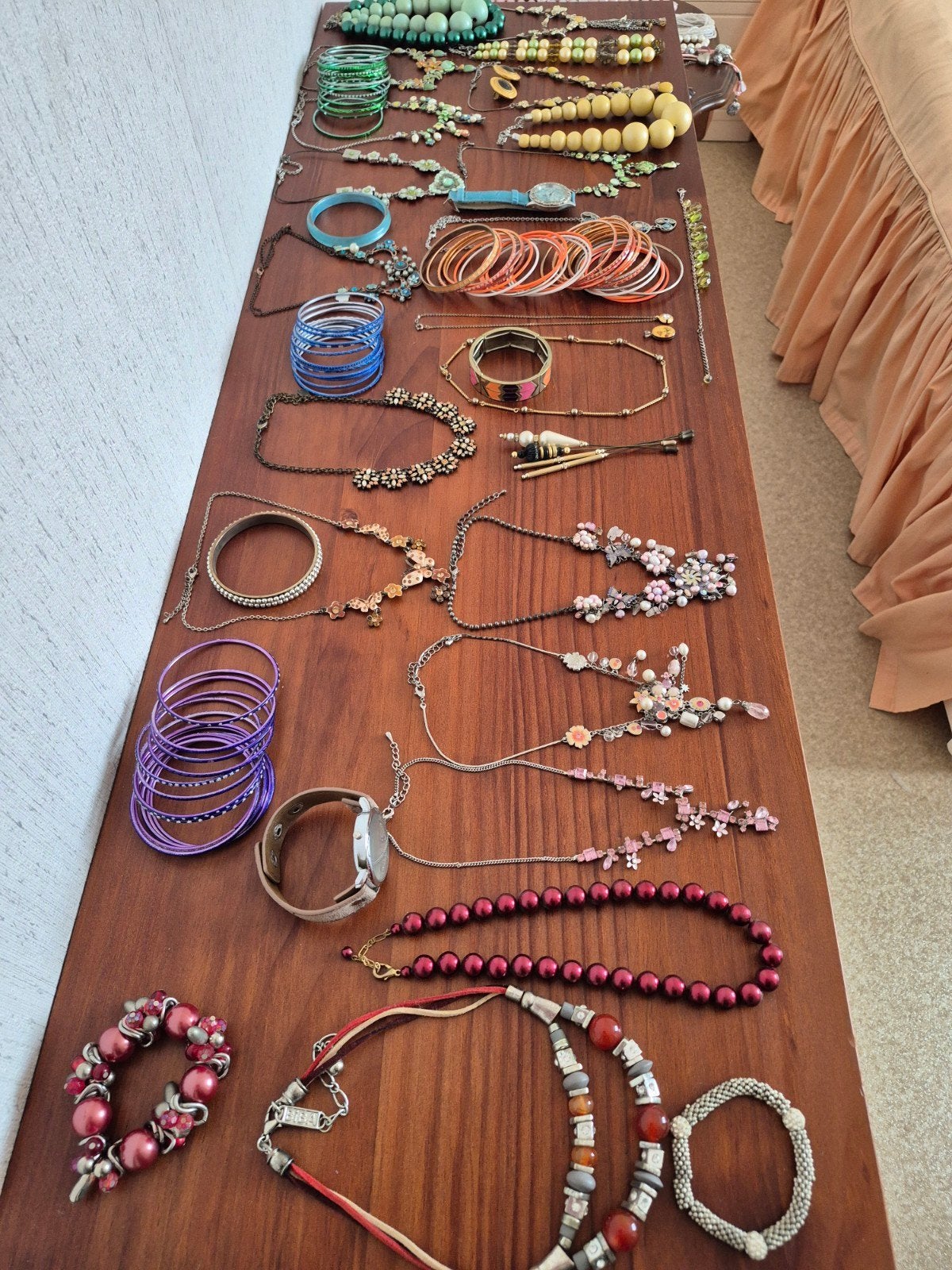 Bijoux Collectie: deel 1, Overige materialen, Gebruikt, Overige kleuren, Met bedels of kralen