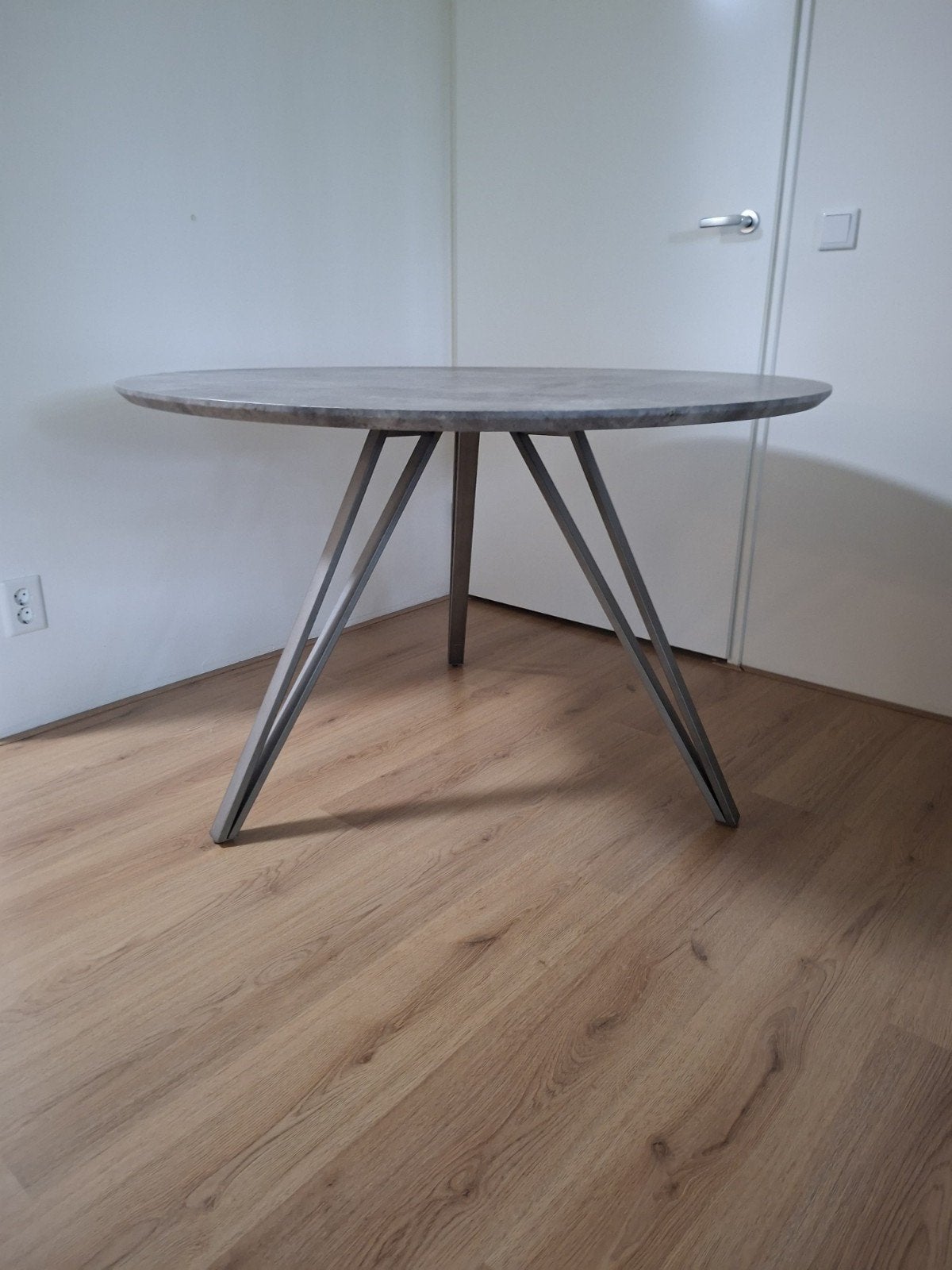 Eettafel met degelijk onderstel, Huis en Inrichting, Tafels | Eettafels, Ophalen, Gebruikt, Rond, Vier personen