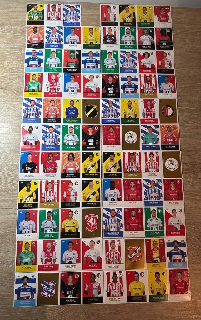 168 Voetbalplaatjes PLUS + 4 tattoos, Plus, Ophalen