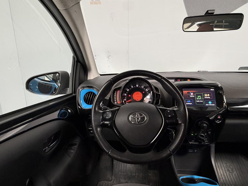 Toyota Aygo 1.0 VVT-i x-play Camera|Carplay|Automaat|Airco, Stof, Gebruikt, Zwart, 4 stoelen