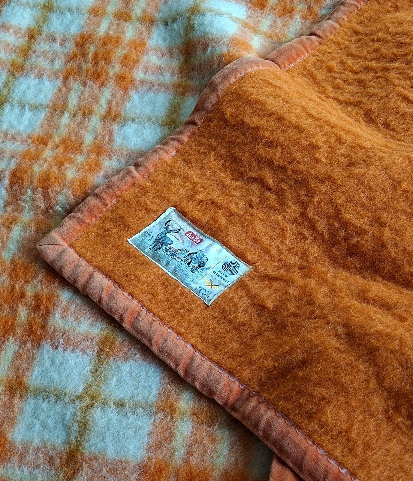AaBe wollen deken 180x235 | zuiver scheerwol | oranje, Huis en Inrichting, Ophalen of Verzenden