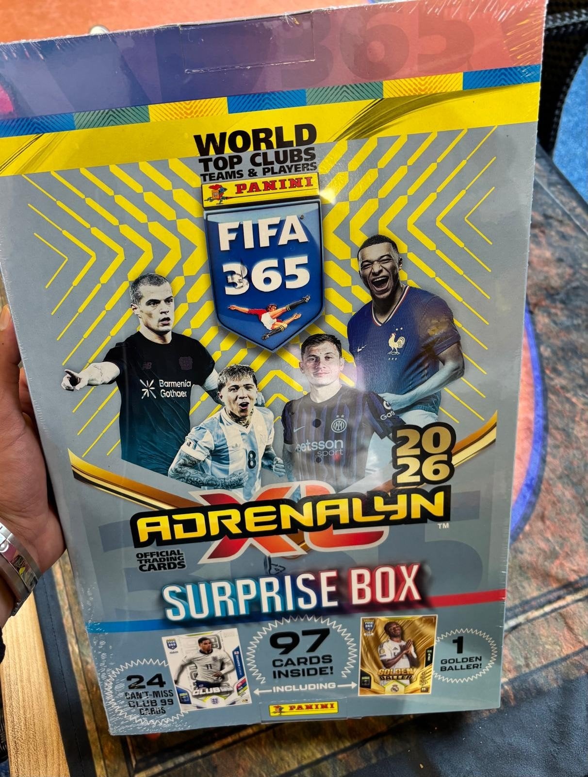 Panini FIFA 365 Adrenalyn XL Surprise Box 2026, Verzamelen, Sportartikelen en Voetbal, Ophalen of Verzenden, Nieuw, Overige sporten