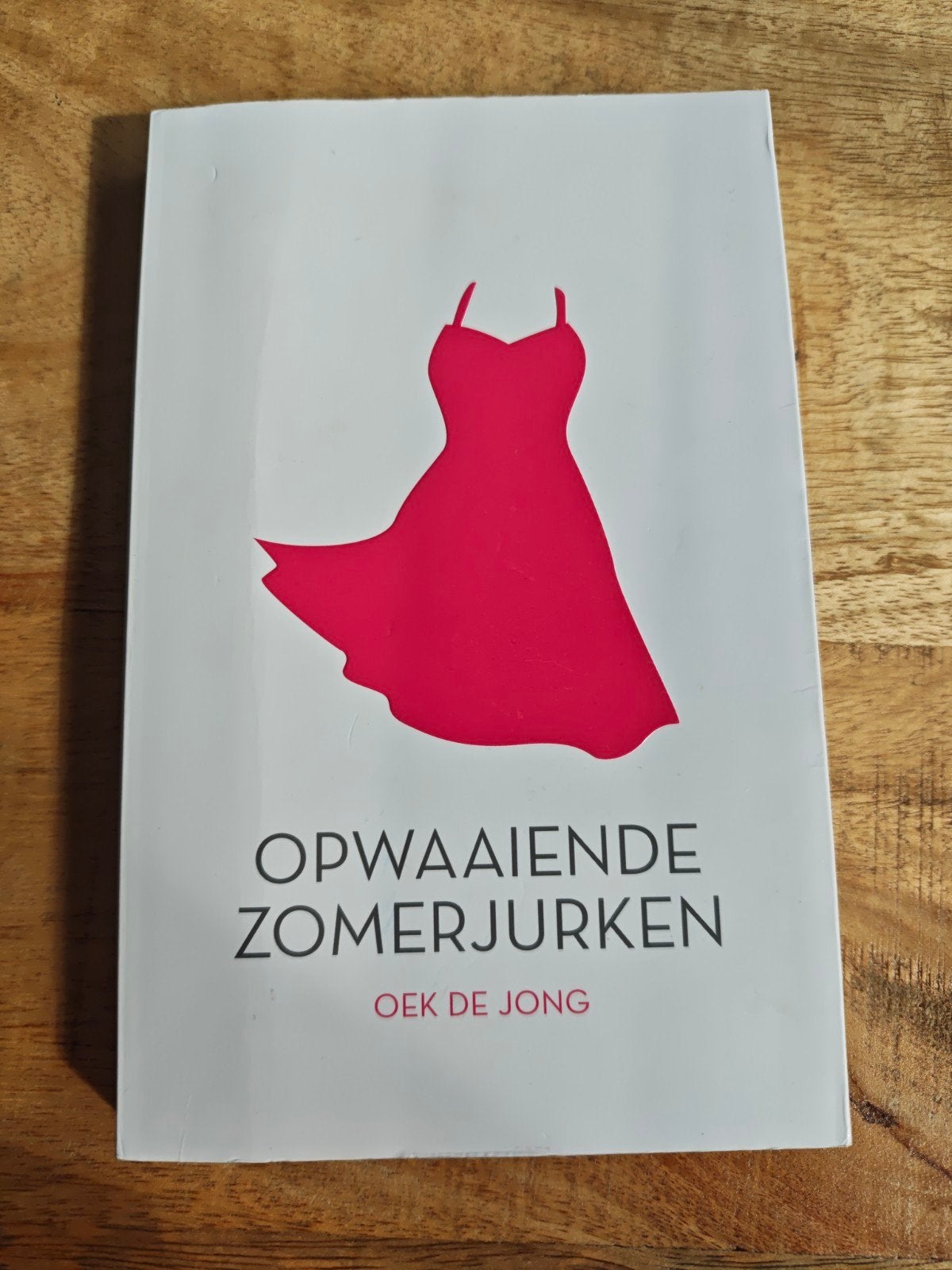 Opwaaiende Zomerjurken - Oek de Jong, Boeken, Ophalen of Verzenden, Gelezen, Oek de Jong, Nederland