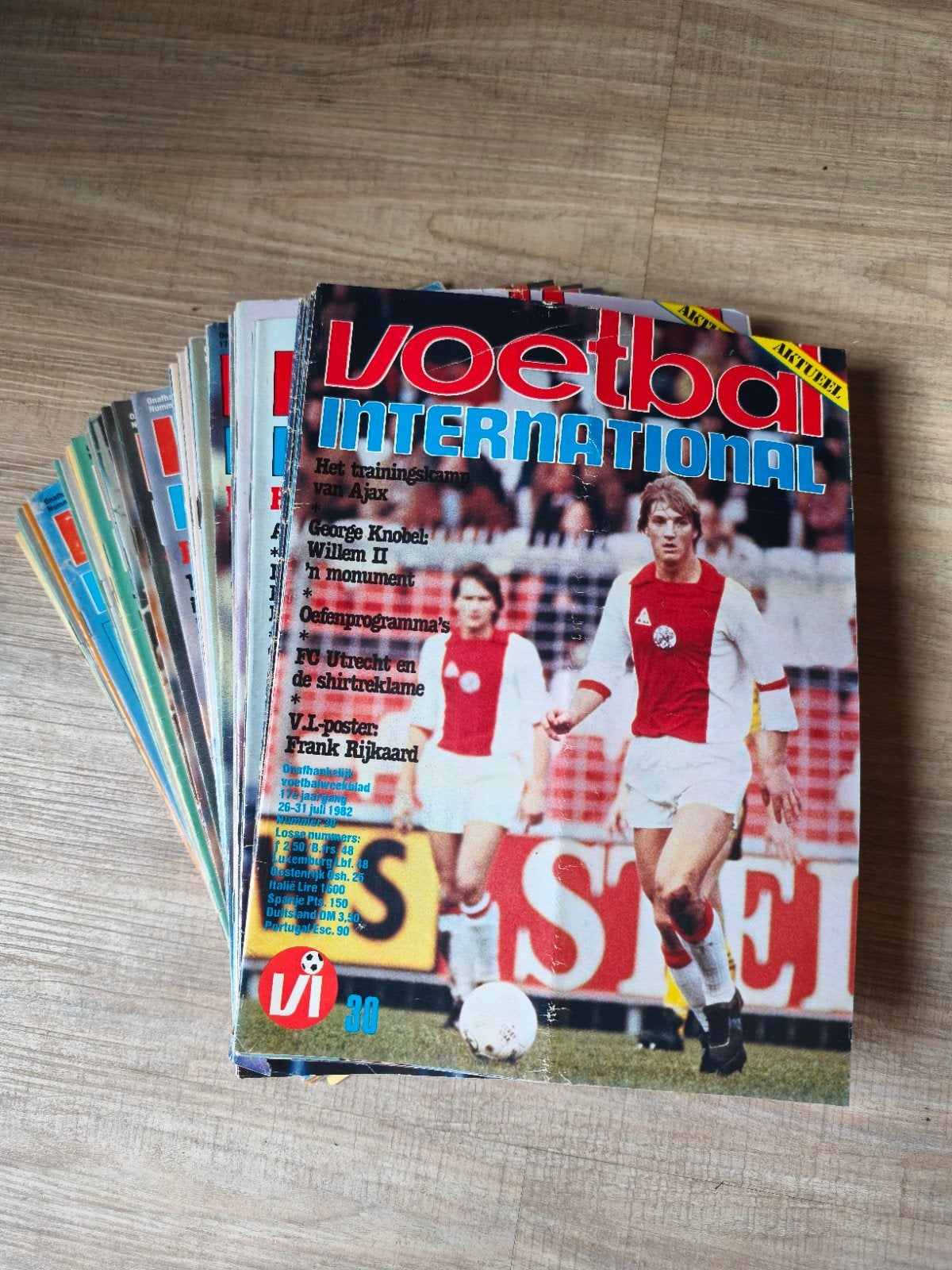 Voetbal International jaargang 1982/83, Ophalen of Verzenden, Zo goed als nieuw, Boek of Tijdschrift