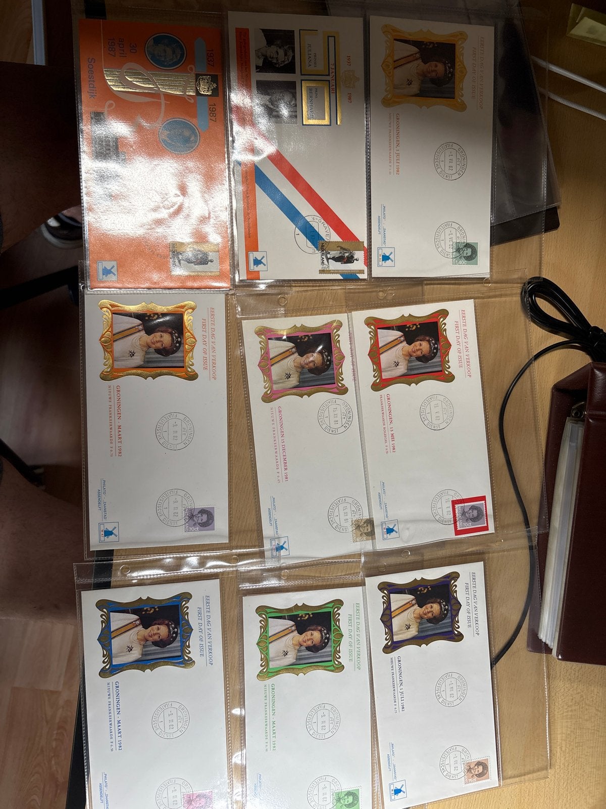 9 Eerste Dag Uitgiftes Koninklijke Enveloppen in Mapje, Postzegels en Munten, Ophalen of Verzenden, Onbeschreven, Nederland