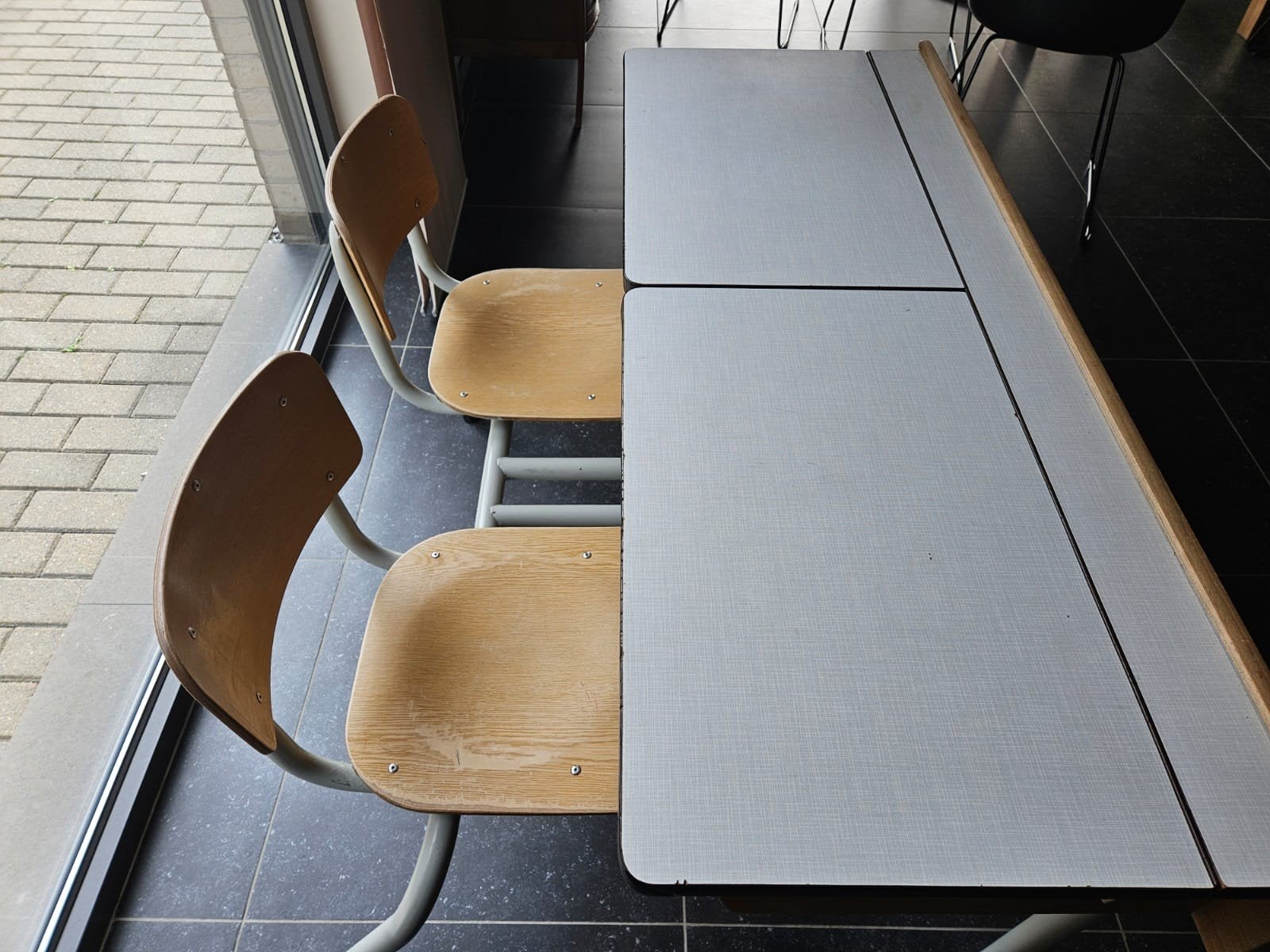 Vintage schoolbank met twee stoelen - Retro design, Ophalen