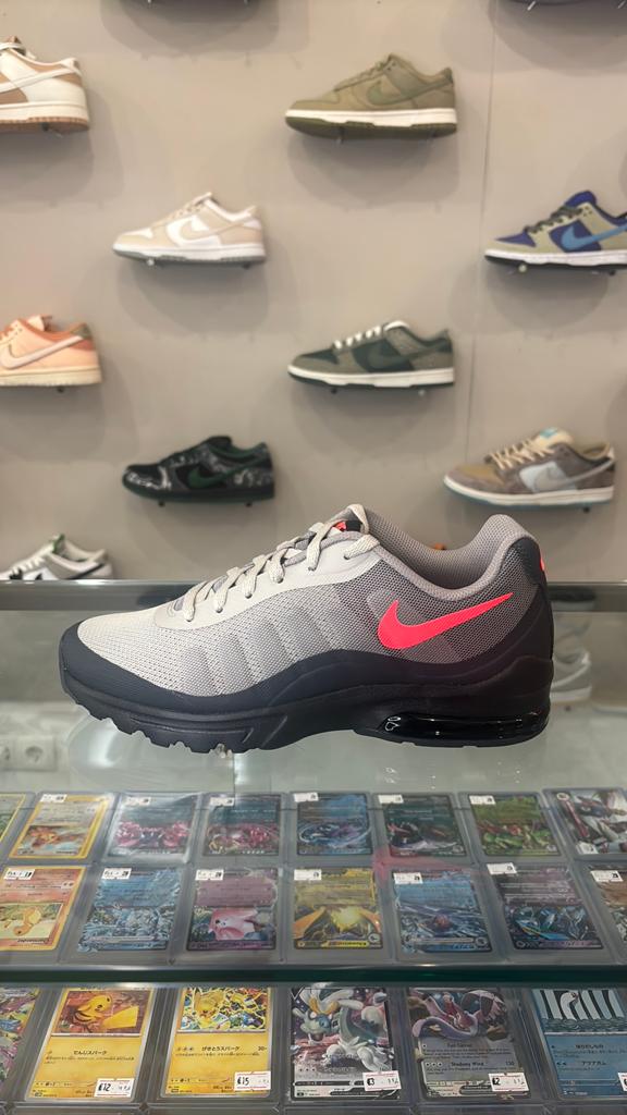 Nike Air Max Invigor Grijs Neon - Maten 42,5 en 44, Overige kleuren, Nieuw, Ophalen of Verzenden, Sneakers of Gympen