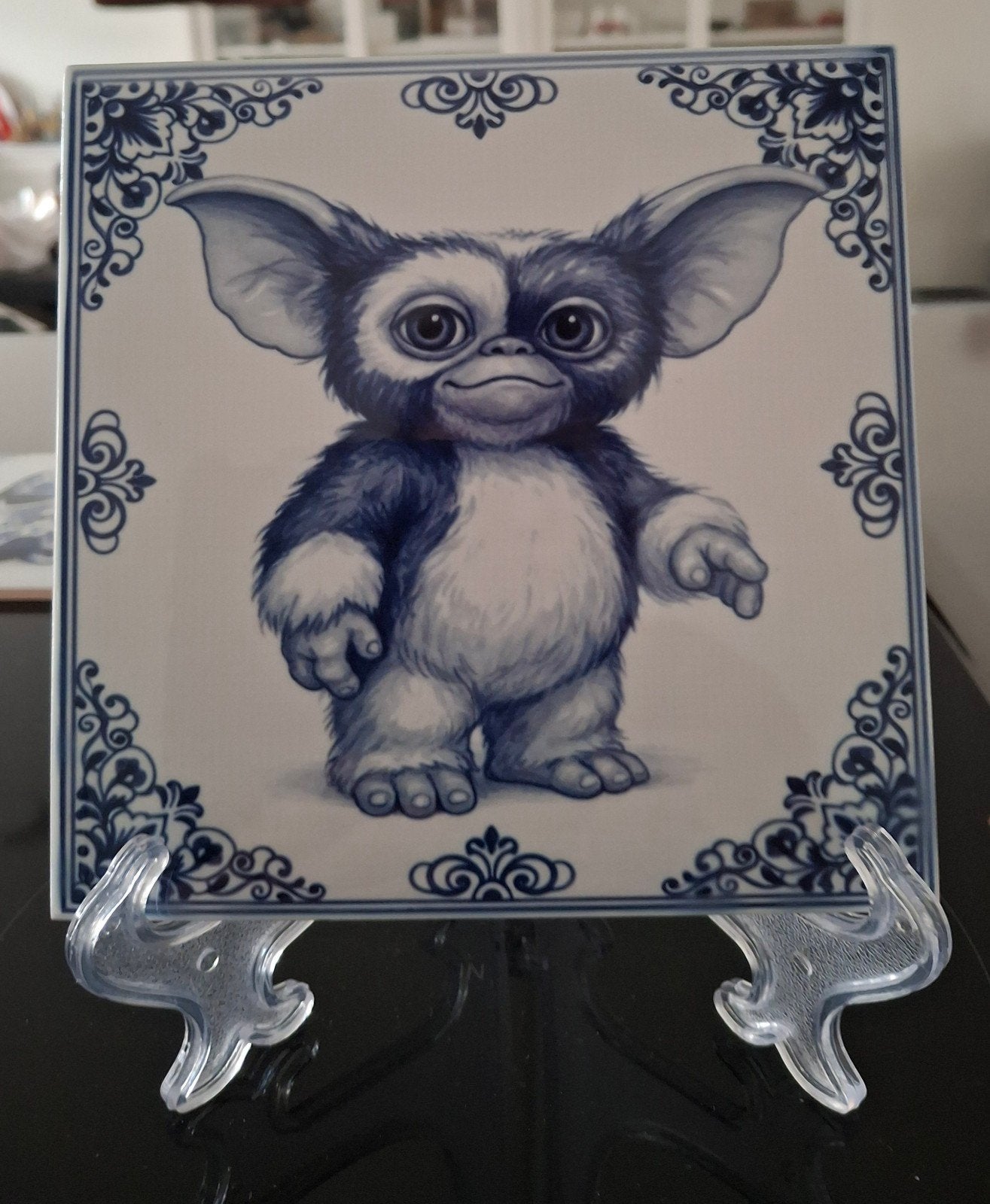 Keramische decoratie tegel Gizmo 15x15 cm, Antiek en Kunst, Antiek | Wandborden en Tegels, Ophalen of Verzenden