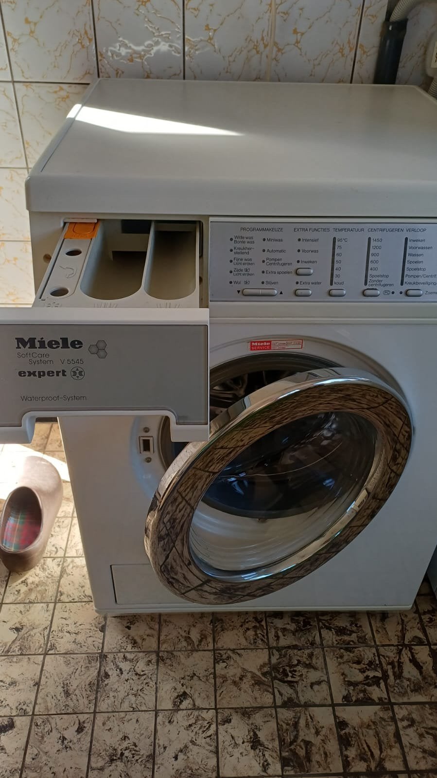 Miele wasmachine, Ophalen, Zo goed als nieuw, 1200 tot 1600 toeren, 85 tot 90 cm