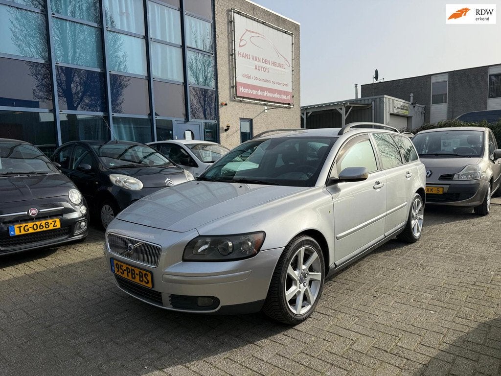 Volvo V50 2.4i Momentum 5-CIL, Trekhaak, APK 03/27, gedocume, Auto's, 1378 kg, Gebruikt, 700 kg, Leder en Stof
