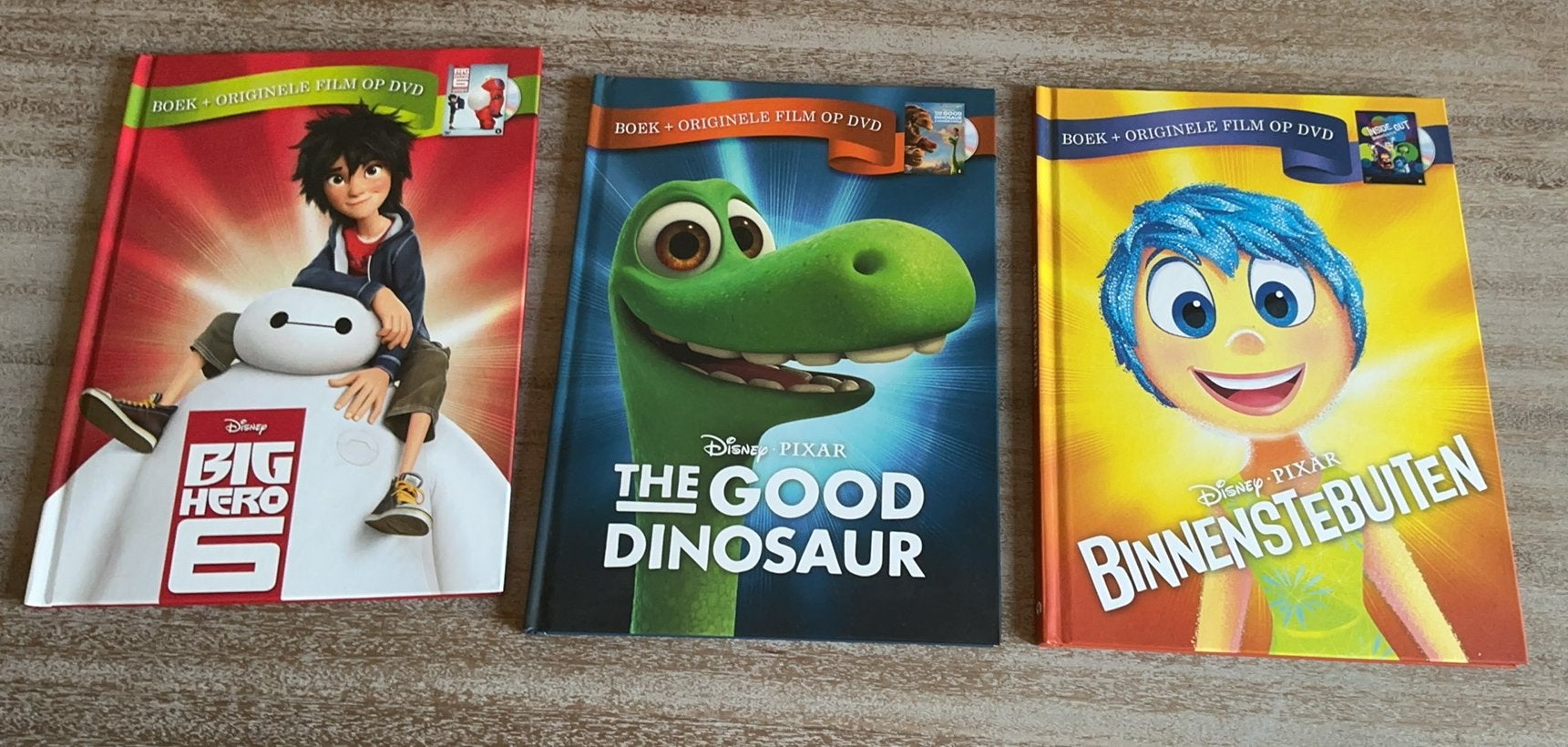 3 Disney dvd’s +boeken, Ophalen of Verzenden, Zo goed als nieuw