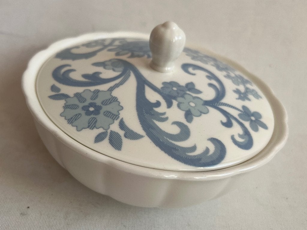 Wedgwood blue tapestry bonbonschaal trinket dish bloemen, Ophalen of Verzenden, Overige stijlen, Wedgwood, Porselein