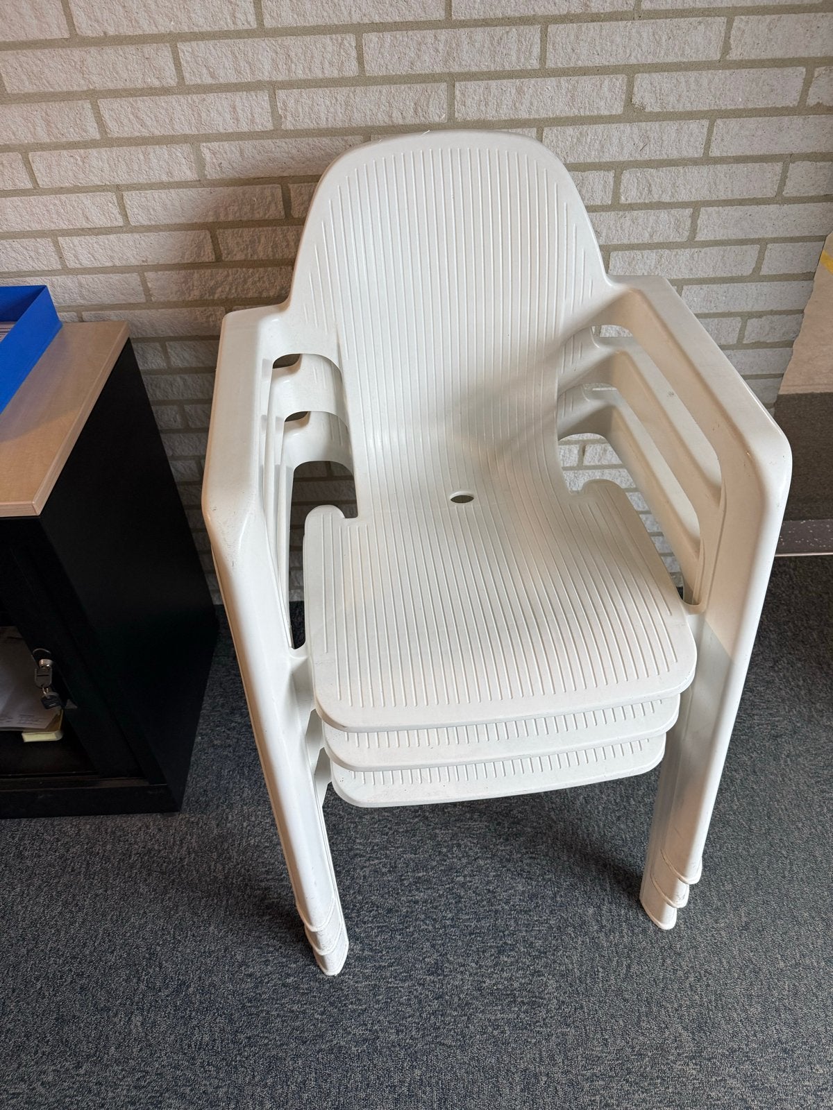 Set van 3 witte kunststof tuinstoelen, Ophalen, Kunststof, Gebruikt, Drie