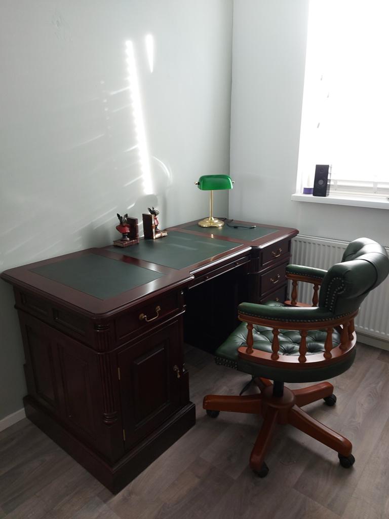 Klassiek Mahoniehouten Notarisbureau, in Nieuwstaat!, Huis en Inrichting, Bureaus, Ophalen, Overige typen, Bruin, Zo goed als nieuw