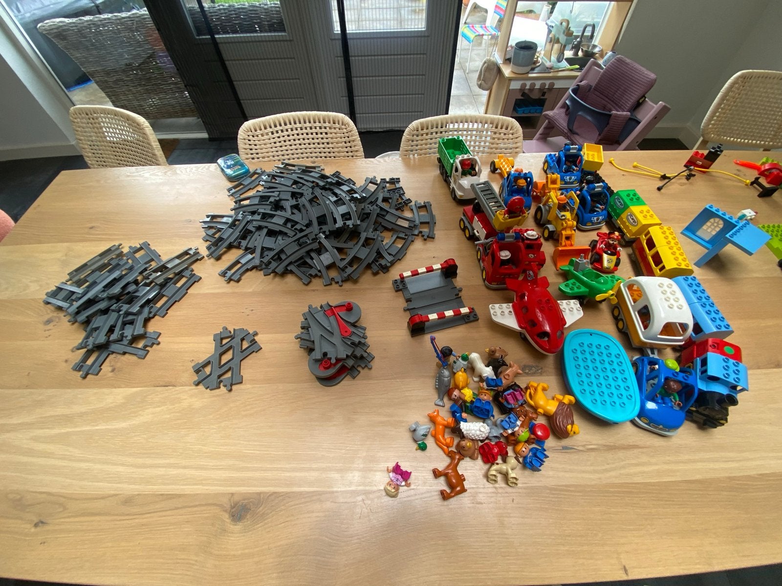 Grote collectie LEGO Duplo met treinrails en figuren, Ophalen, Inclusief minifiguren, Gebruikt, Duplo