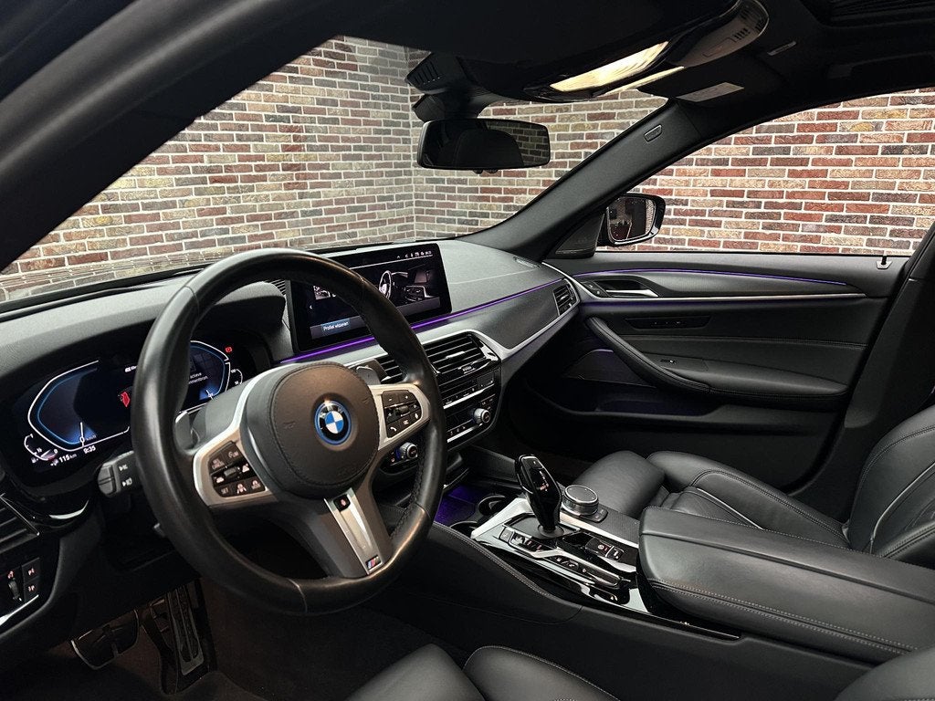 BMW 5-serie 545e xDrive High Executive M Sport Dak Laser Mem, Auto's, BMW, Gebruikt, 394 pk, 2000 kg, Bedrijf