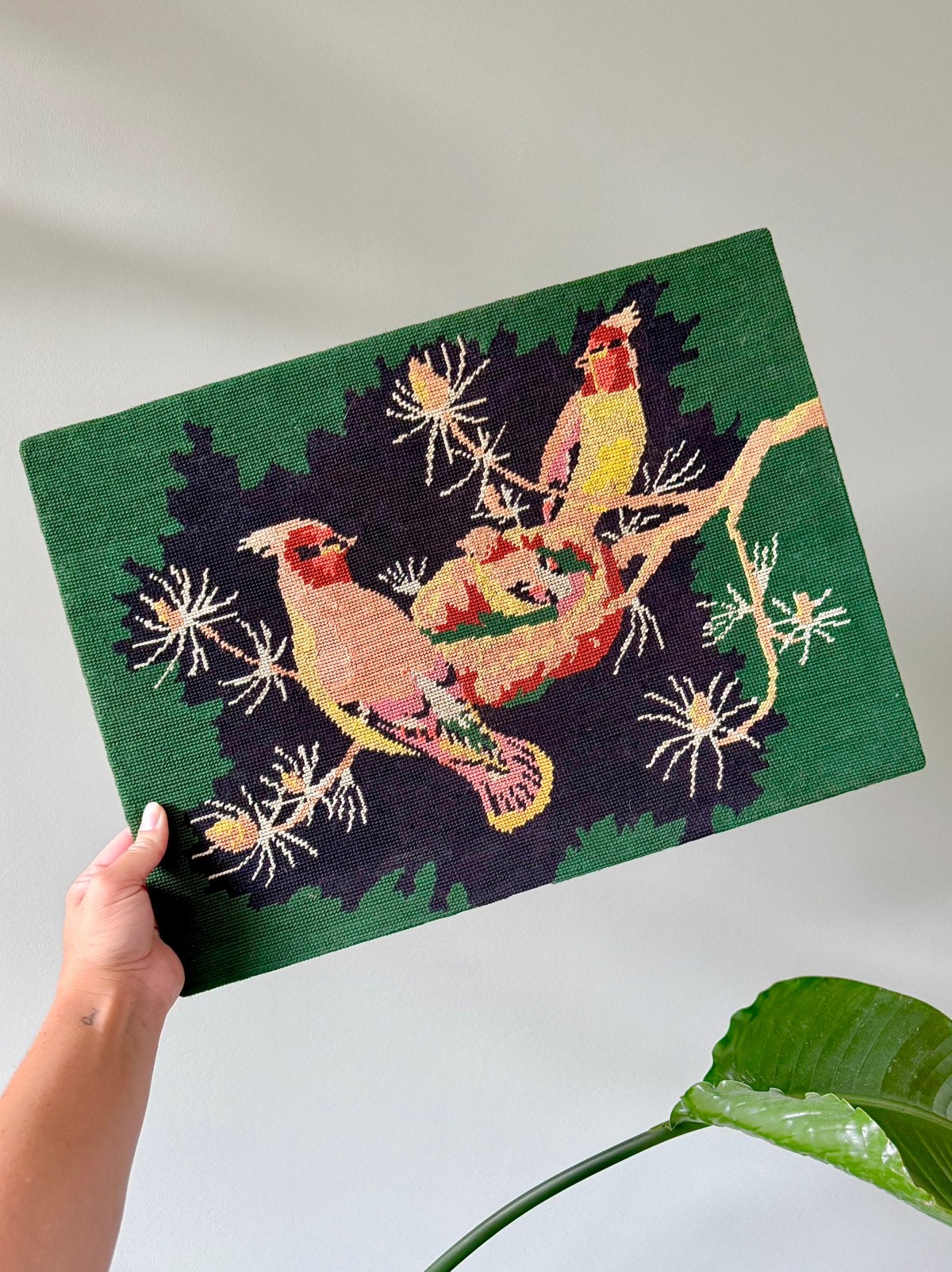 Vintage groen vogel borduurwerk wanddecoratie wandkleed, Ophalen of Verzenden, Gebruikt