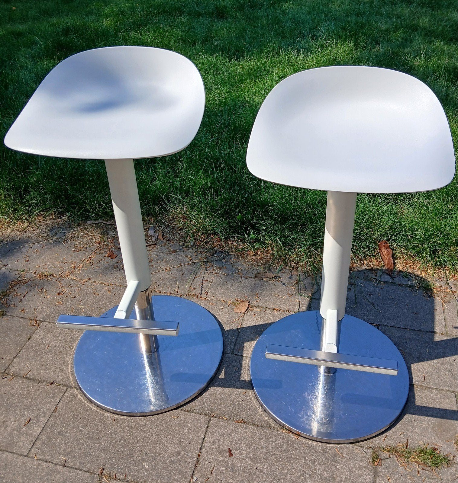 2 witte barkrukken Ikea 'Janinge', Huis en Inrichting, Barkrukken, Ophalen, In hoogte verstelbaar, 60 tot 90 cm, Zo goed als nieuw