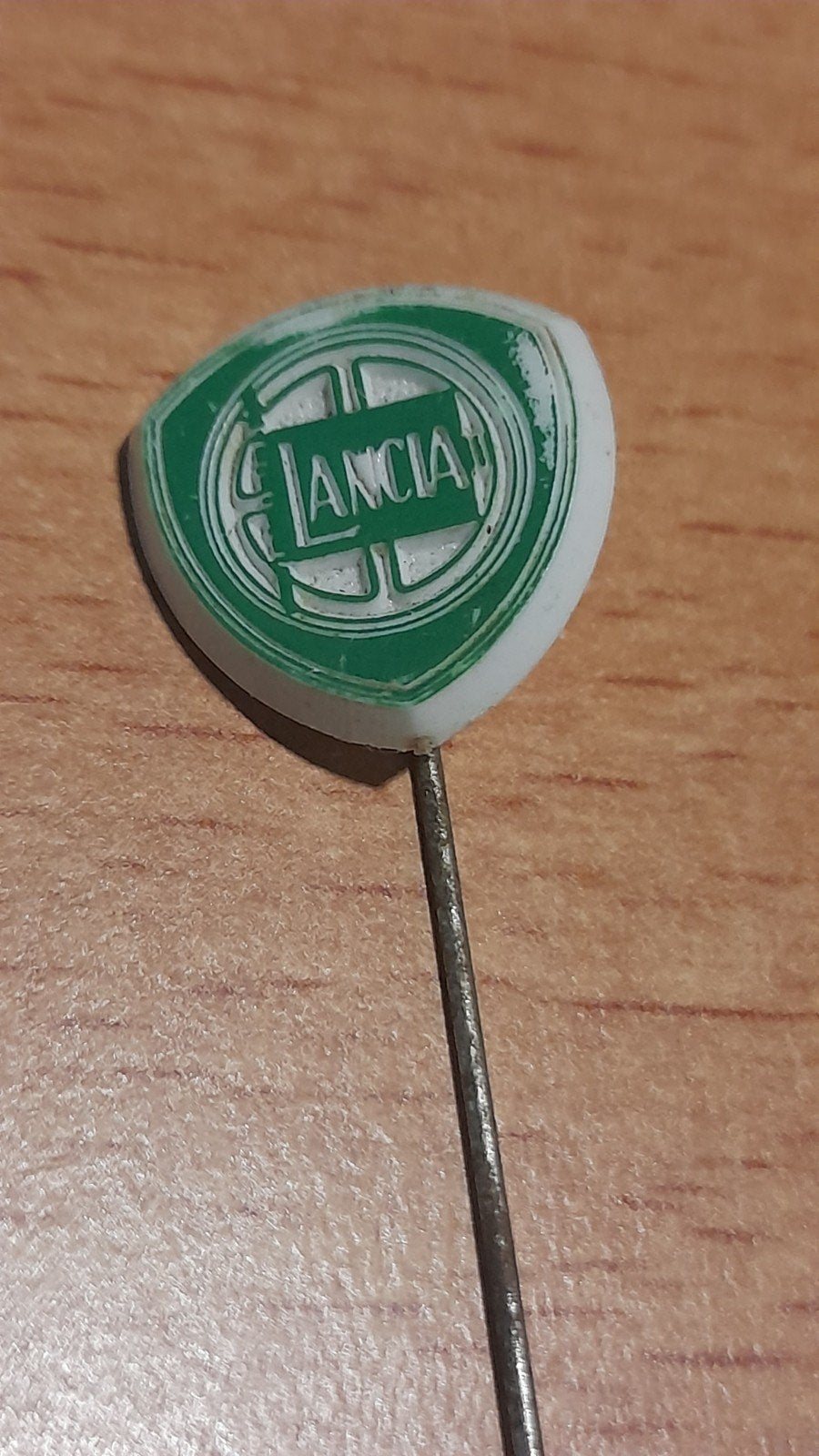 Vintage Lancia Speldje - Groen/Wit Emaille, Verzenden, Gebruikt, Auto's