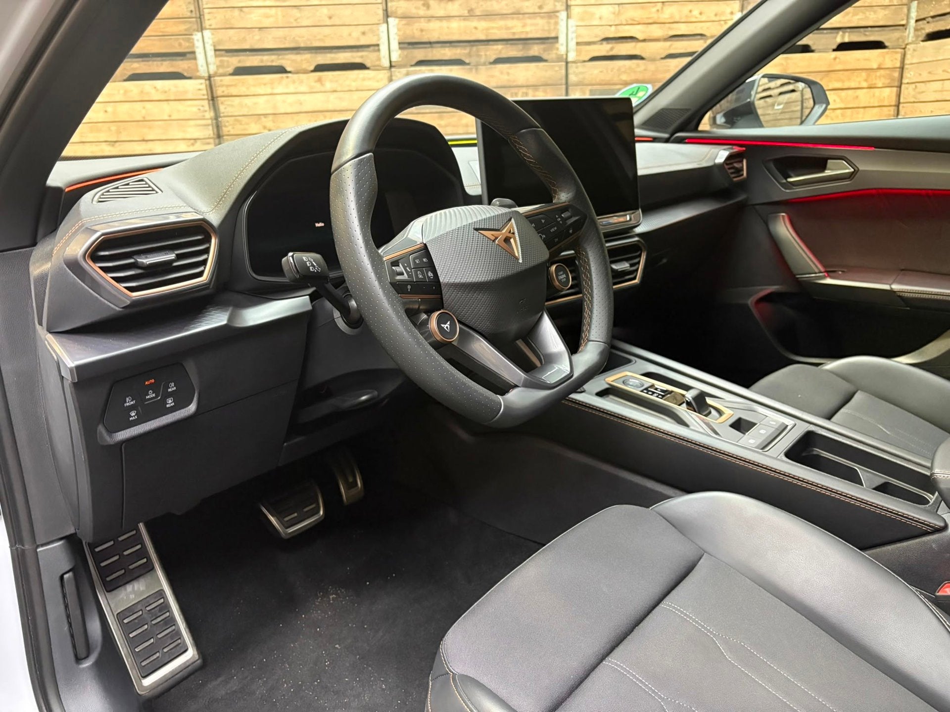 Cupra Formentor 1.5 TSI e-Hybrid Business Black-line 360 cam, Auto's, Dealer onderhouden, Automatische klimaatregeling, 4 cilinders