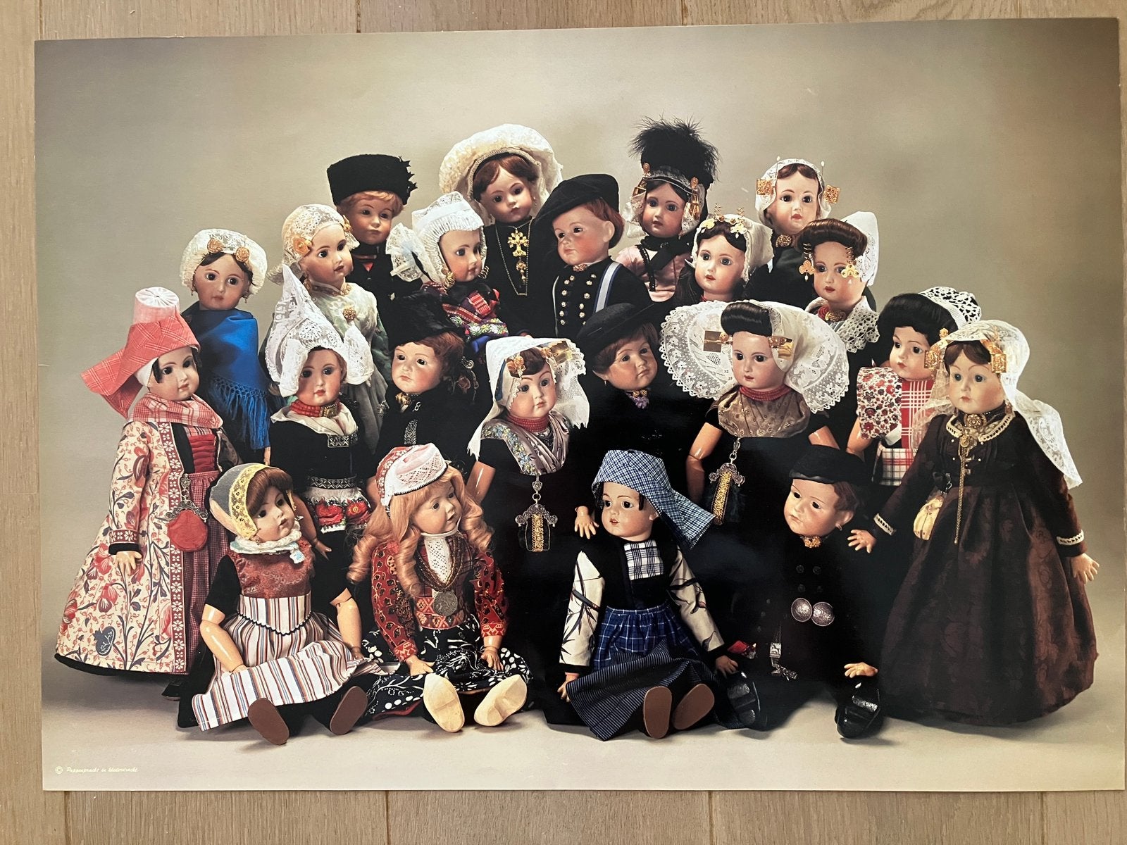 Poppenpracht in klederdracht., Ophalen of Verzenden, Voor 1940, Zo goed als nieuw, Klederdracht