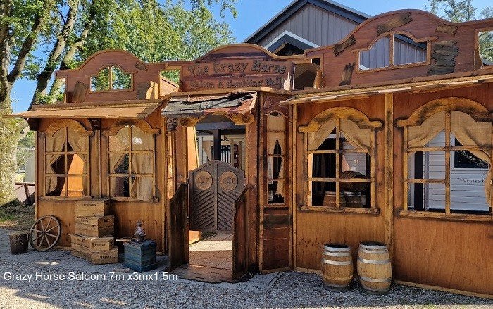 Western decoratie saloon – diverse decorstukken, Ophalen, Gebruikt, Historisch