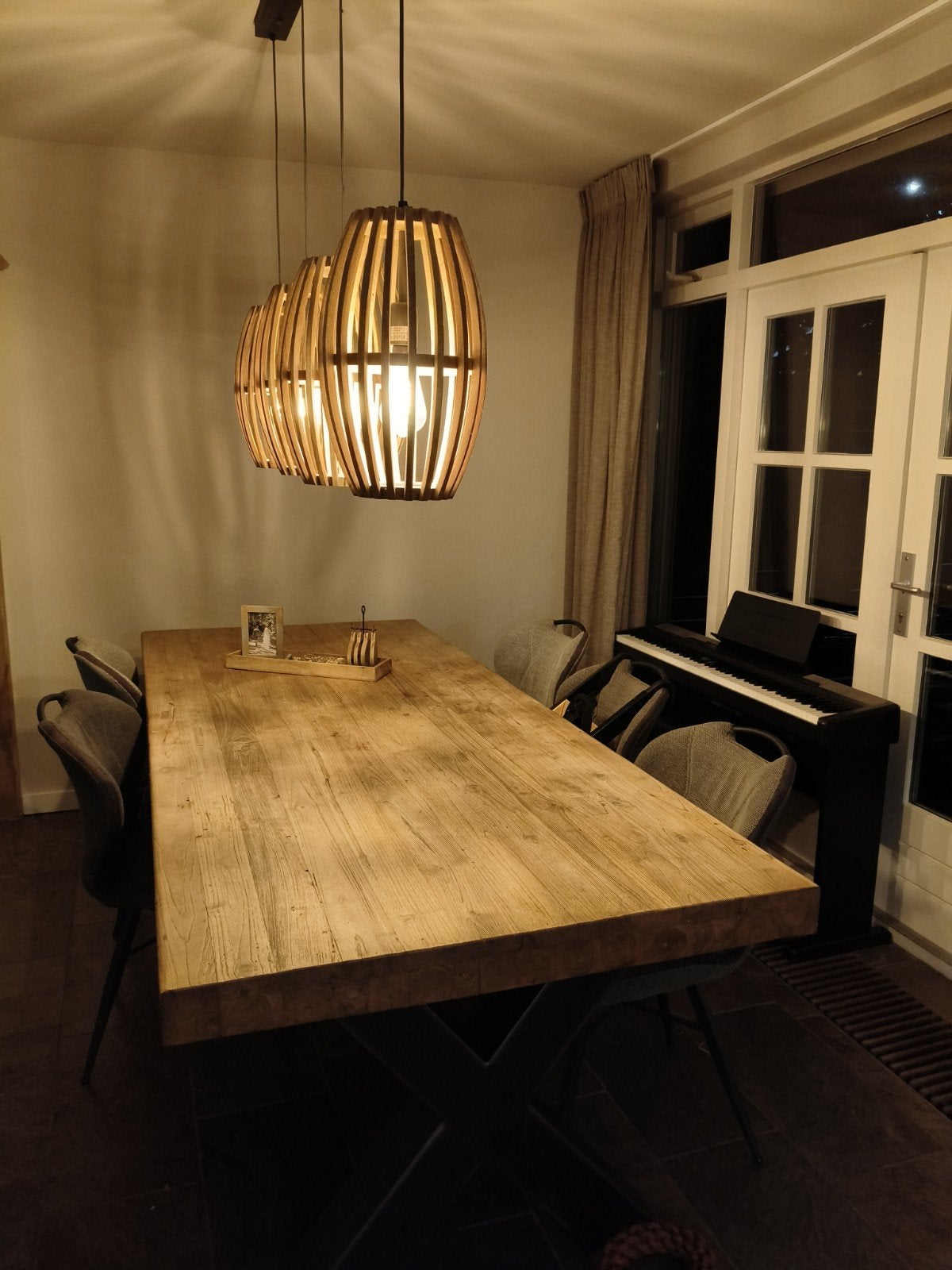 Robuuste eettafel met metalen X-poten en mooie lamp!, Gebruikt, 100 tot 150 cm, 200 cm of meer, Vijf personen of meer