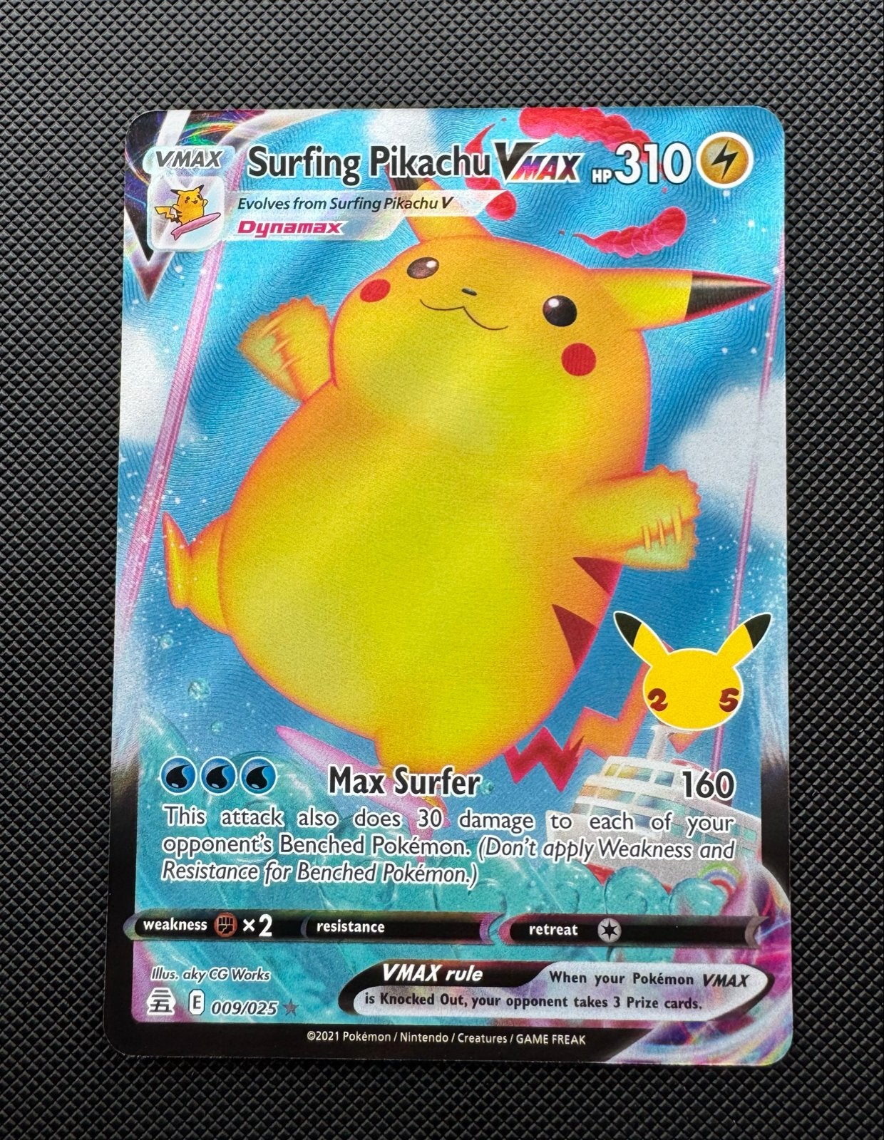Surfing Pikachu VMAX 009 - Pokémon Kaart - Celebrations, Ophalen of Verzenden, Zo goed als nieuw, Losse kaart