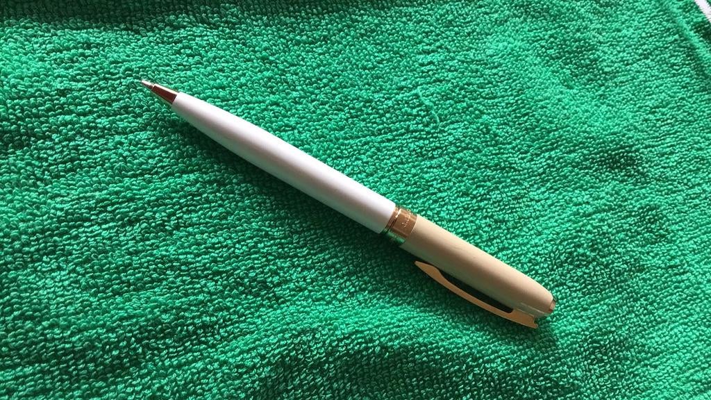 Cacharel pen, Ophalen of Verzenden, Zo goed als nieuw, Balpen, Overige merken