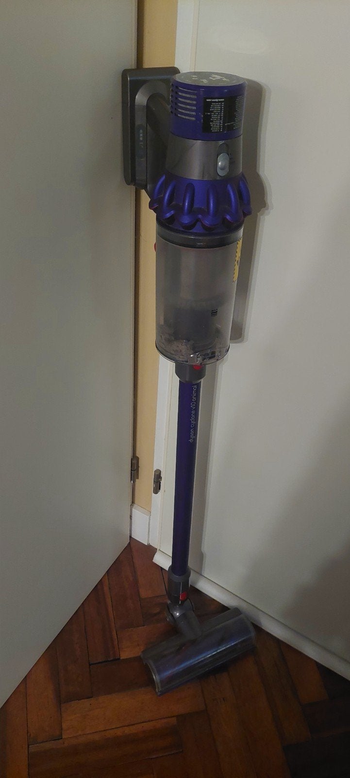 Dyson Cyclone V10 Defect + Dok met nwe accessoires en filter, Ophalen, Niet werkend, Reservoir, Steelstofzuiger
