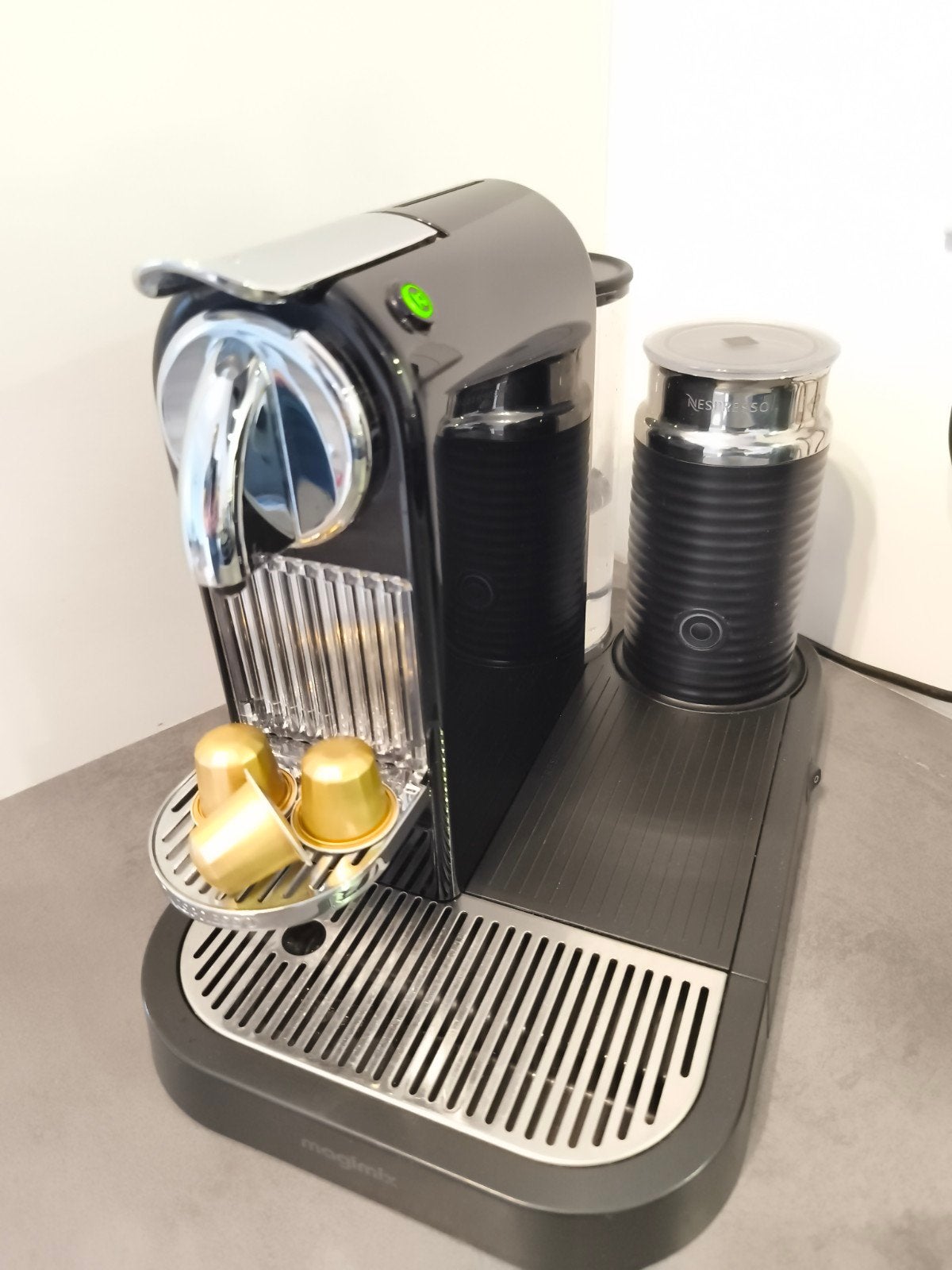Nespresso koffiemachine met melkopschuimer, Ophalen, Gebruikt, Koffiemachine, 1 kopje