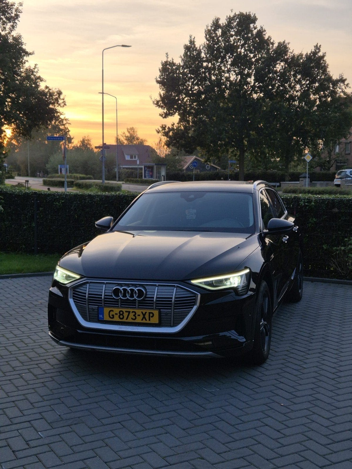 Audi e-tron 50 Quattro 313pk 2019 Zwart, Auto's, Automaat, 1800 kg, 124 €/maand, Zwart