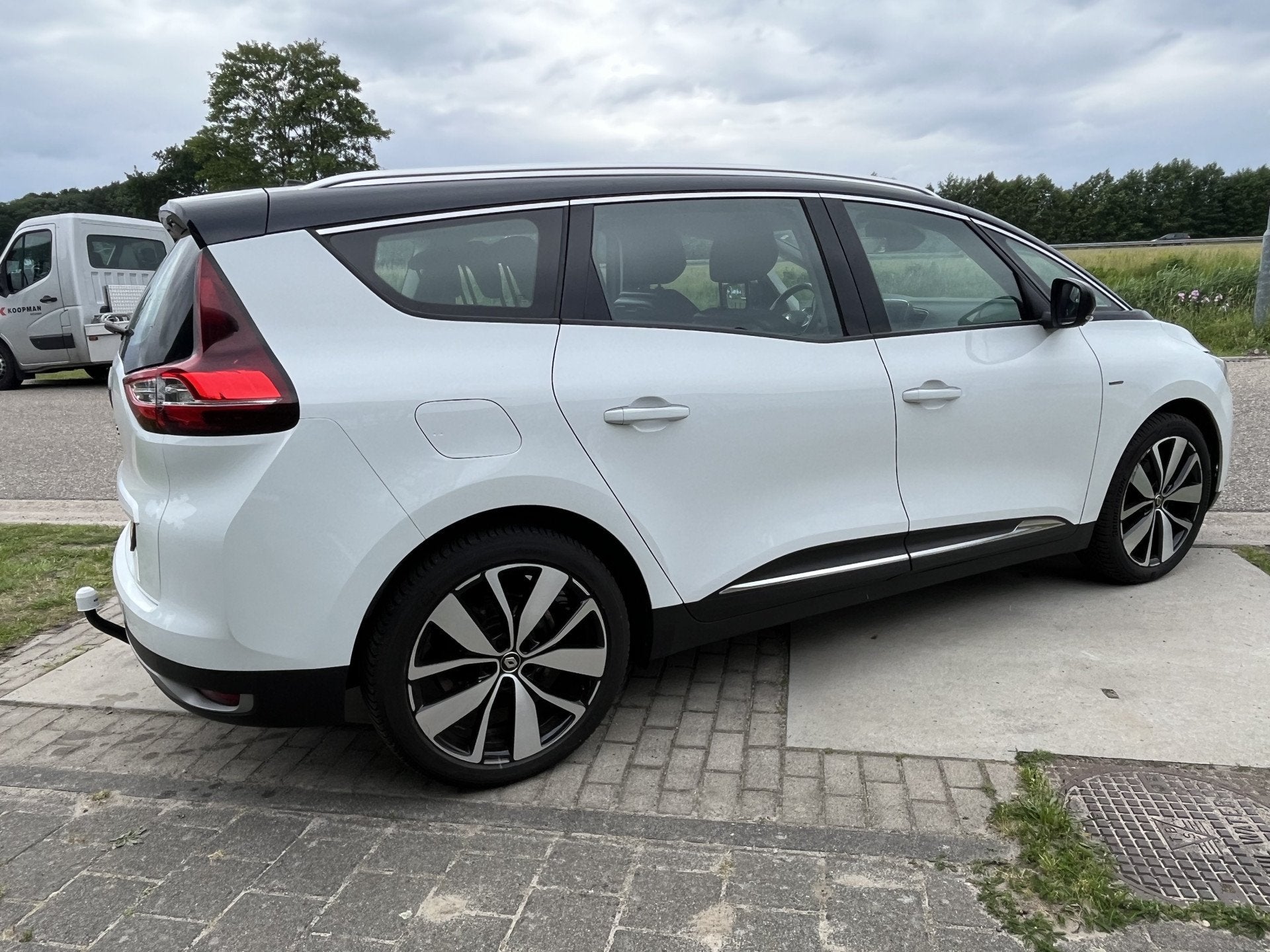 Renault Grand Scénic 1.3 TCe Limited 140PK / Trekhaak / Par, Voorwielaandrijving, 12 maanden, Stof, 4 cilinders