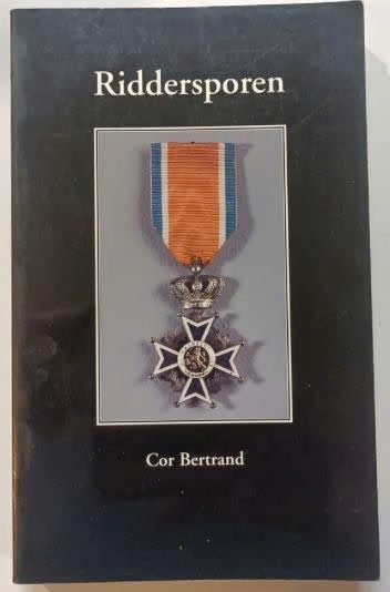 Riddersporen (Cor Bertrand), Ophalen of Verzenden, Zo goed als nieuw