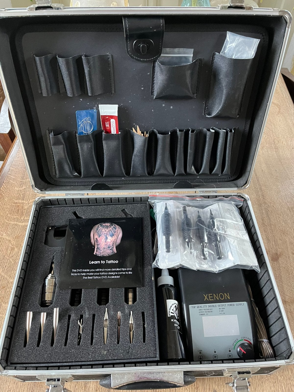 Zo goed als nieuw Xenon tattoo-set in koffer, Ophalen of Verzenden, Zo goed als nieuw, Oor- of Traguspiercing