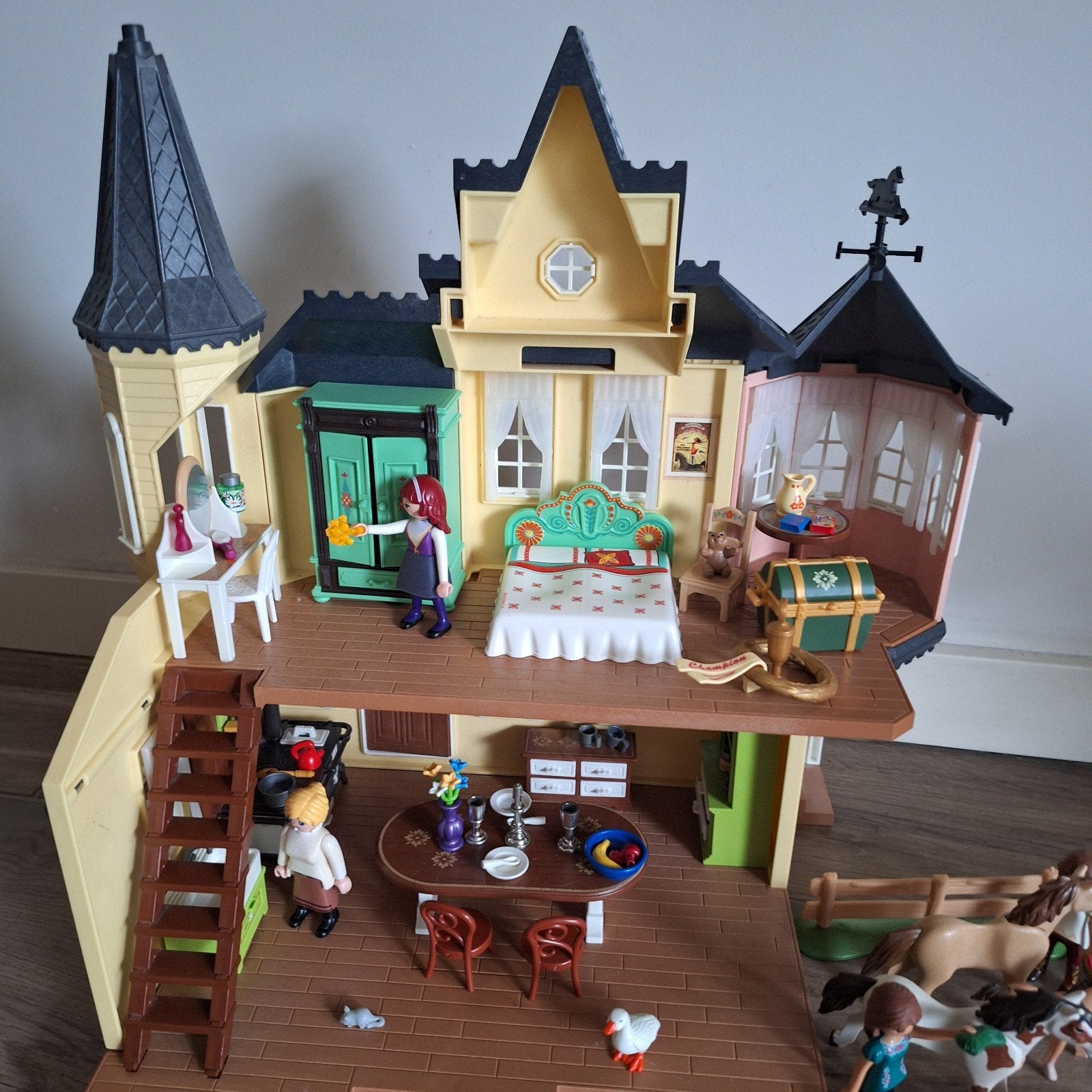 Playmobil Spirit Lucky's huis met paarden en accessoires, Gebouw, Complete set, Ophalen of Verzenden, Zo goed als nieuw