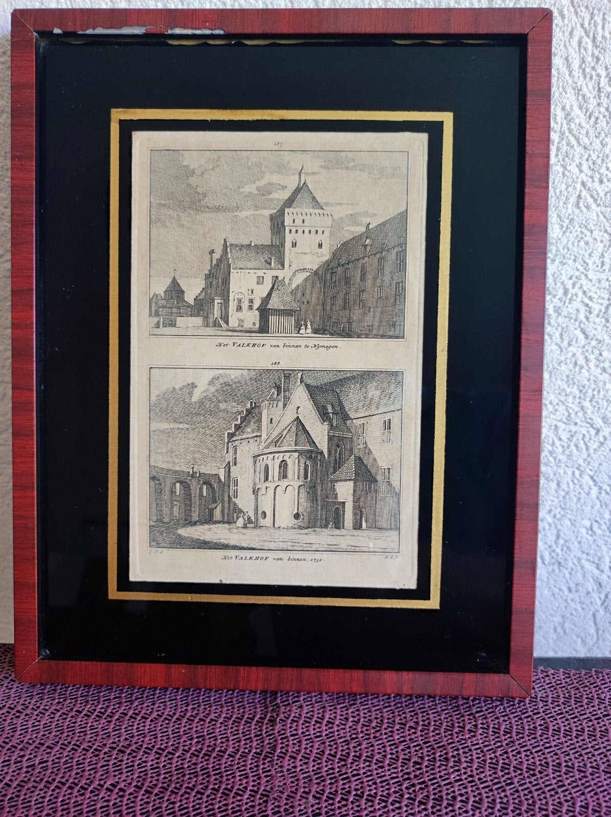 Antieke Gravure: Het Valkhof van binnen te Nymegen, Antiek en Kunst, Ophalen of Verzenden
